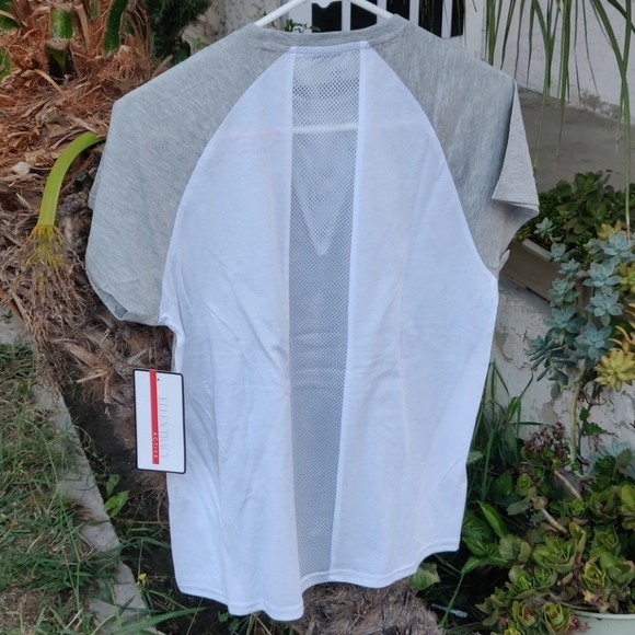 ELLEN TRACY Active women's Tee - Picture 6 of 9